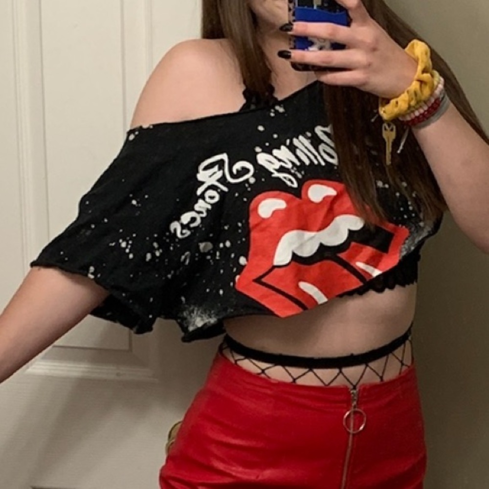 Rolling Stones cropped off the shoulder t shirt